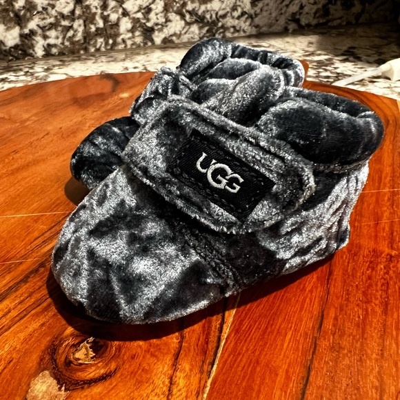 Baby uggs - Picture 2 of 4